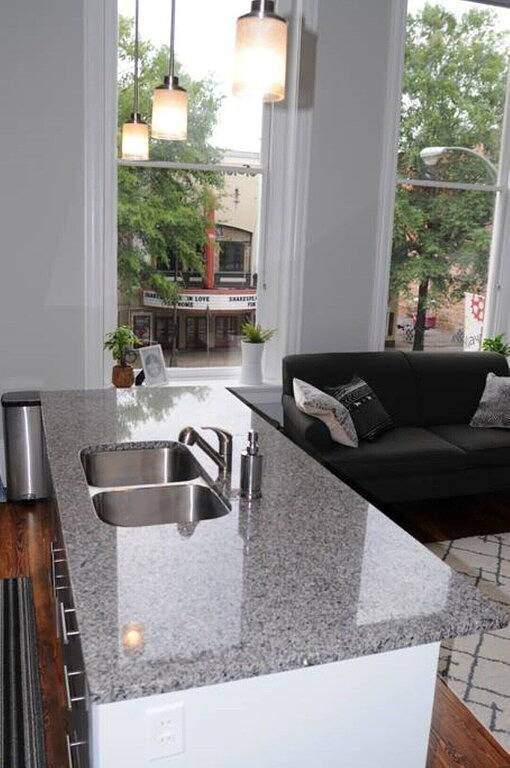 Ganze Wohnung, Suite mit Kingsize-Bett im Arts District - neu renoviertes Gebäude in der Innenstadt in Richmond, Virginia