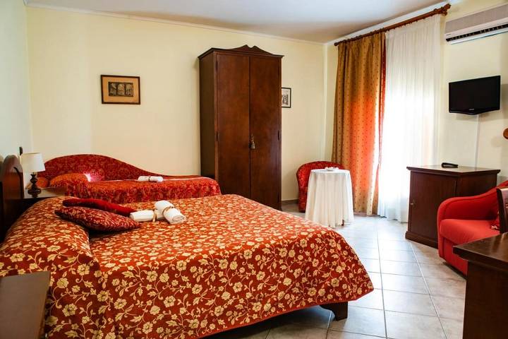 Hôtel pour 5 personnes, avec vue ainsi que jardin et piscine, animaux acceptés à Arpino - 4