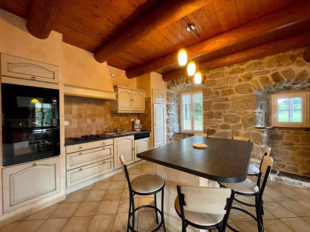Holiday Home (8 Adults) in Saint-Jeures, Haute-Loire