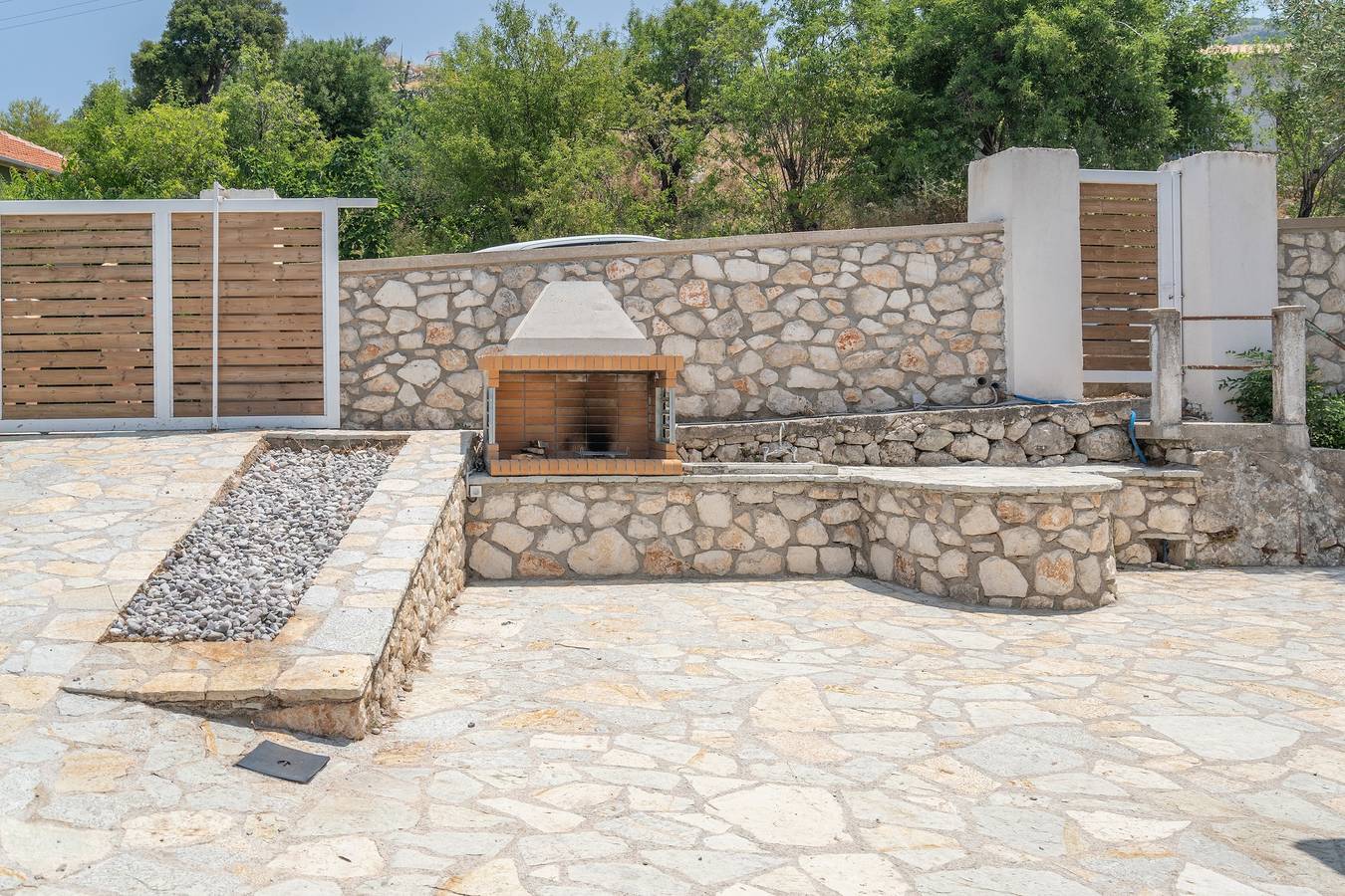 Apartment 'Ionian Home' with Balcony, Wi-Fi and Air Conditioning in Exanthia, Hellas