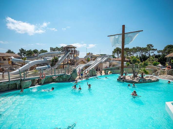 Camping pour 2 personnes, avec Jacuzzi ainsi que Piscine et Sauna dans les Landes