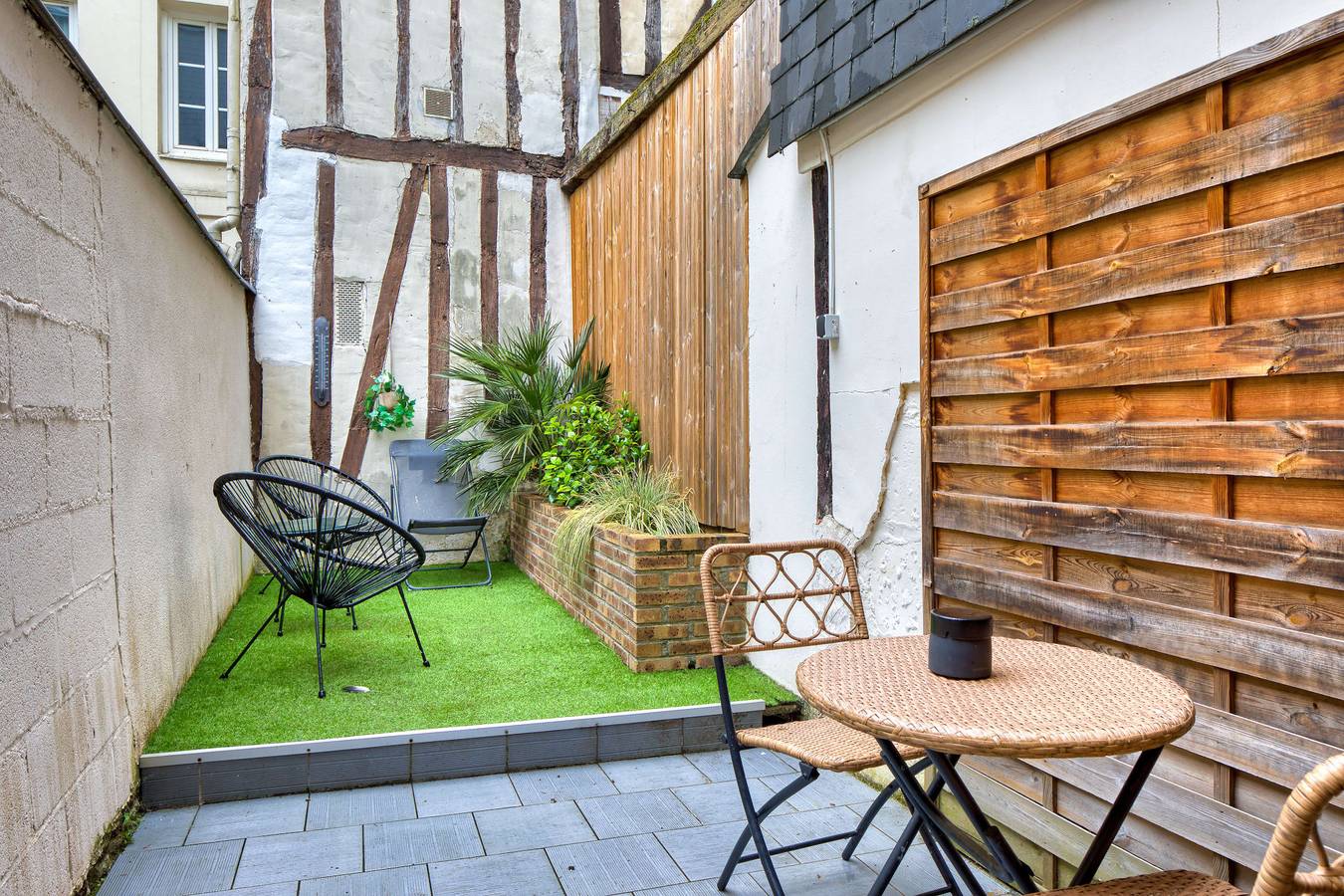 Entire apartment, Le Nid Vouté, charmant appartement avec terrasse situé au coeur de Rouen in Rouen, Rouen region