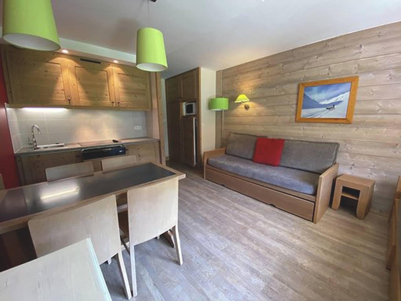 Appartement entier, Chalet centre La Tania, skis aux pieds, parking et animaux admis in La Tania, La Perrière