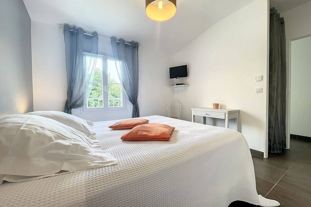 Maison de Flora - Piscine privée chauffée à 29°C de début avril à début novembre in Arces, Région de Saintes