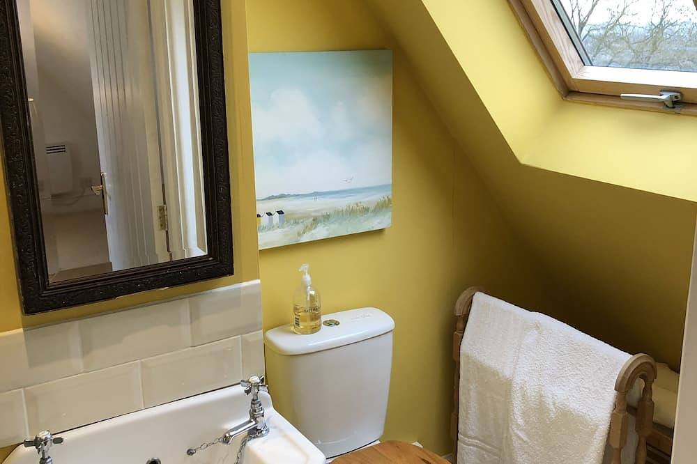 Charming cottage with fabulous views. in Wiltshire