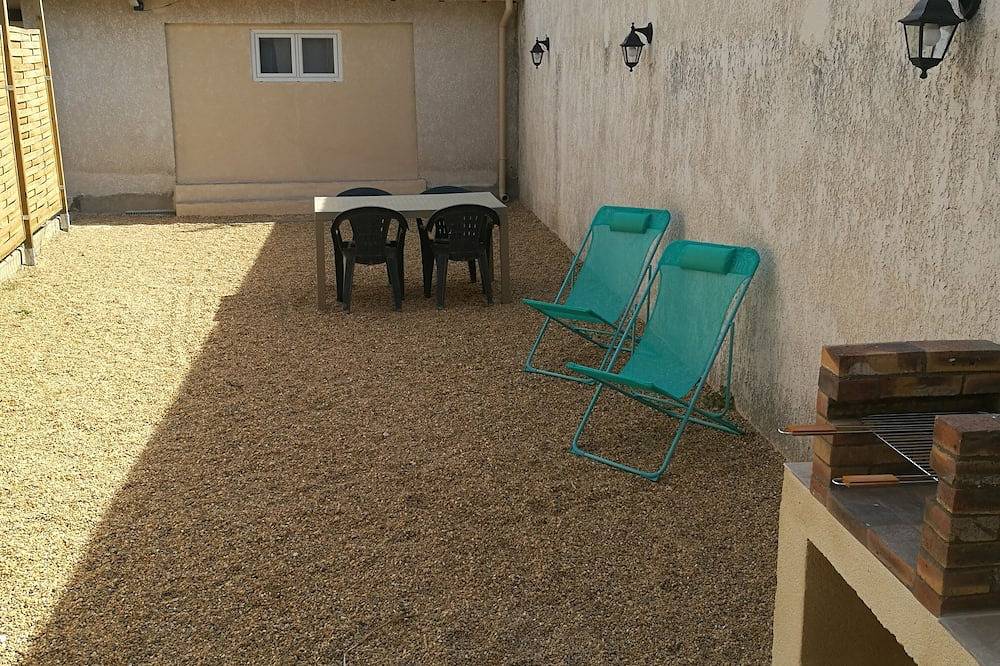 T2 + cabañas con piscina climatizada en un parque in Maraussan, Region de Béziers