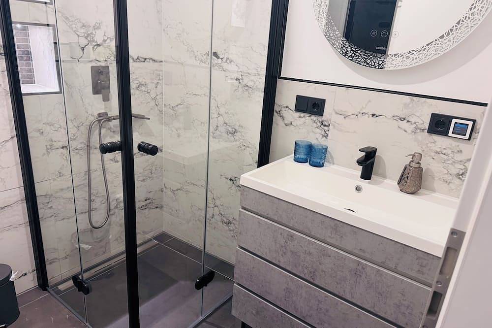 Gästezimmer nahe Frankfurt Messe mit eigenem Bad in Oberursel (Taunus), Hochtaunuskreis
