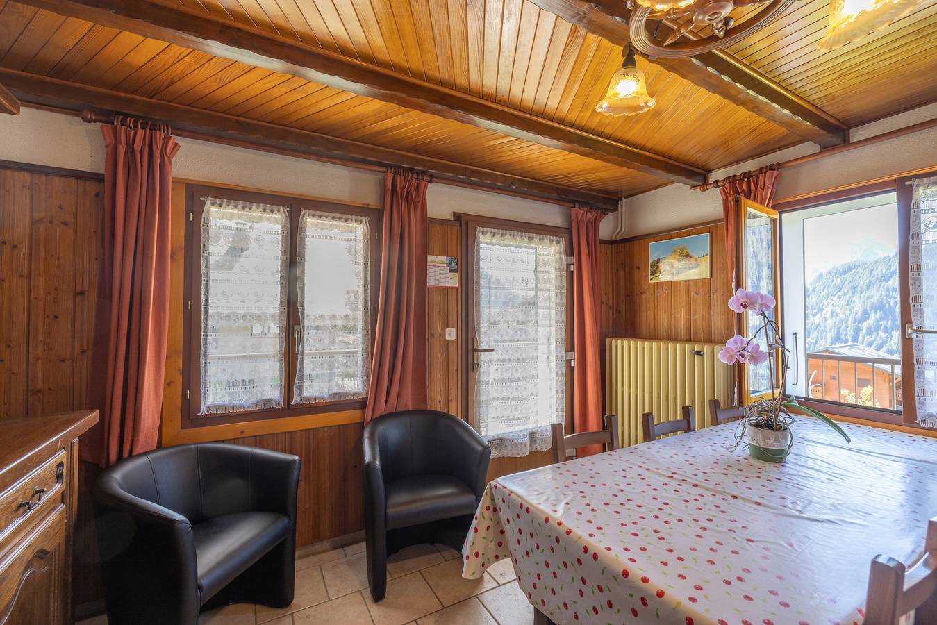 Entire apartment, Apartment La rose des vents N 2 with Mountain View, Balcony & Wi-Fi in Châtel, Les Portes du Soleil