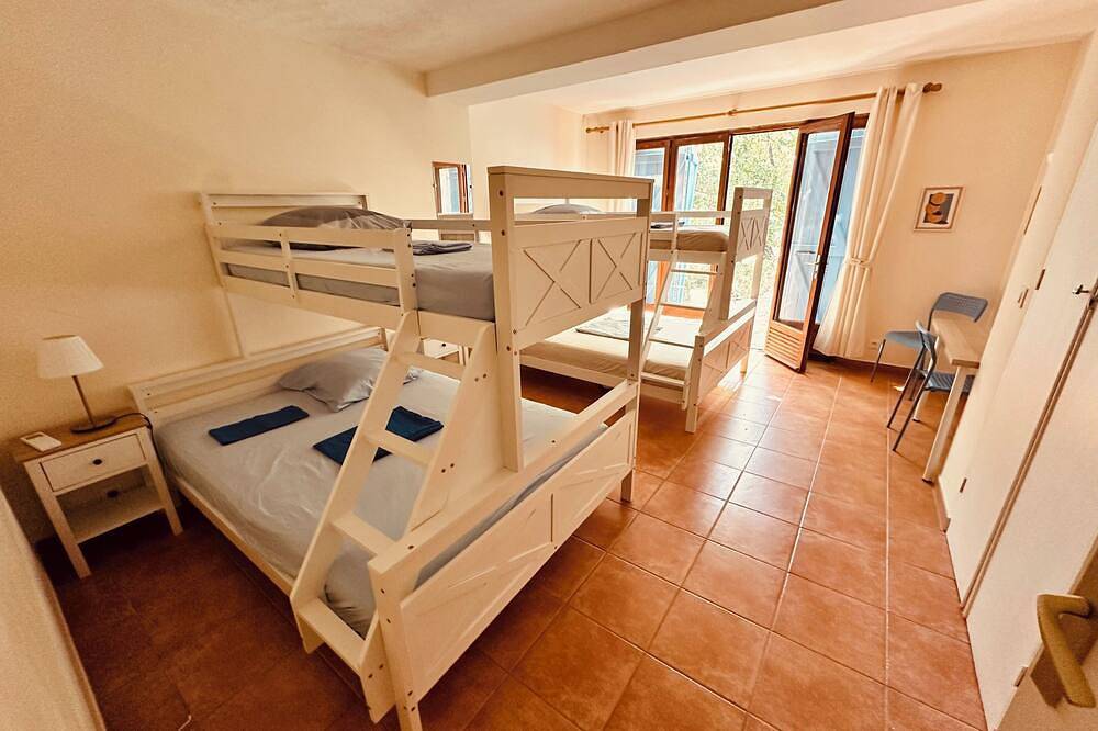 Bleu Azur villa, close to Esterel beaches, Cannes and Nice, and the pre-Alps. in Seillans, Draguignan region