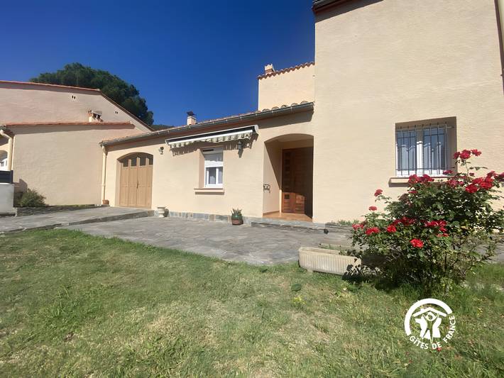 Cottage 'Gîte Tournesols' con terrazza privata, Wi-Fi e aria condizionata in Arles-sur-Tech, Céret e dintorni