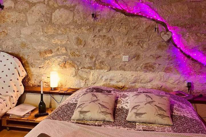 Gîte pour 3 personnes, avec Jacuzzi et Terrasse ainsi que Jardin et Piscine dans le Lot - 2