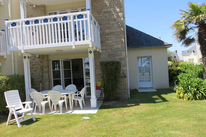 Gîte pour 6 personnes, avec Terrasse ainsi que Jardin et Piscine dans Cap Coz