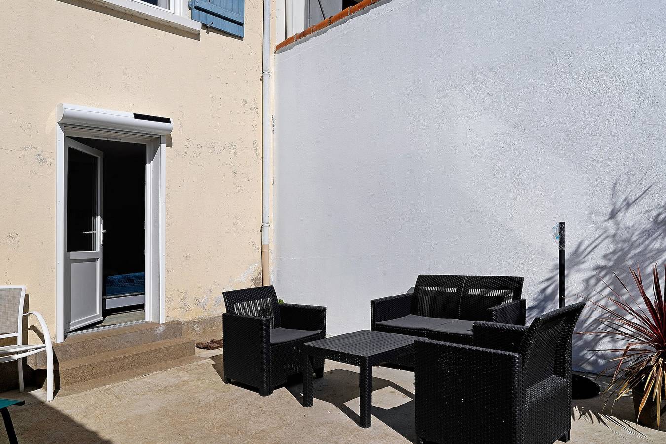 Gastenkamer “Les Passiflores” met gedeeld terras, tuin en Wi-Fi, foto 11