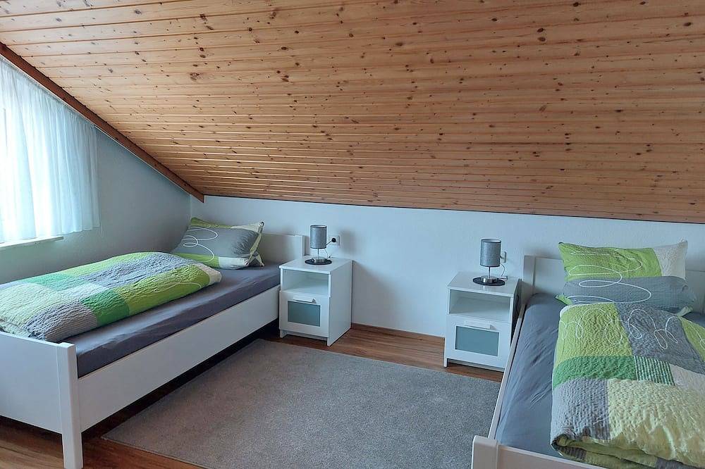 Ganze Wohnung, Renovierte moderne Ferienwohnung, gemütlich und ruhig gelegen in Waldachtal, Mittlerer Schwarzwald