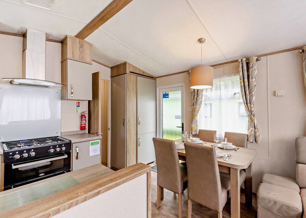 Bronze 2 Bedroom Caravan, Sleeps 6 in Bowness-on-Windermere, Lake District