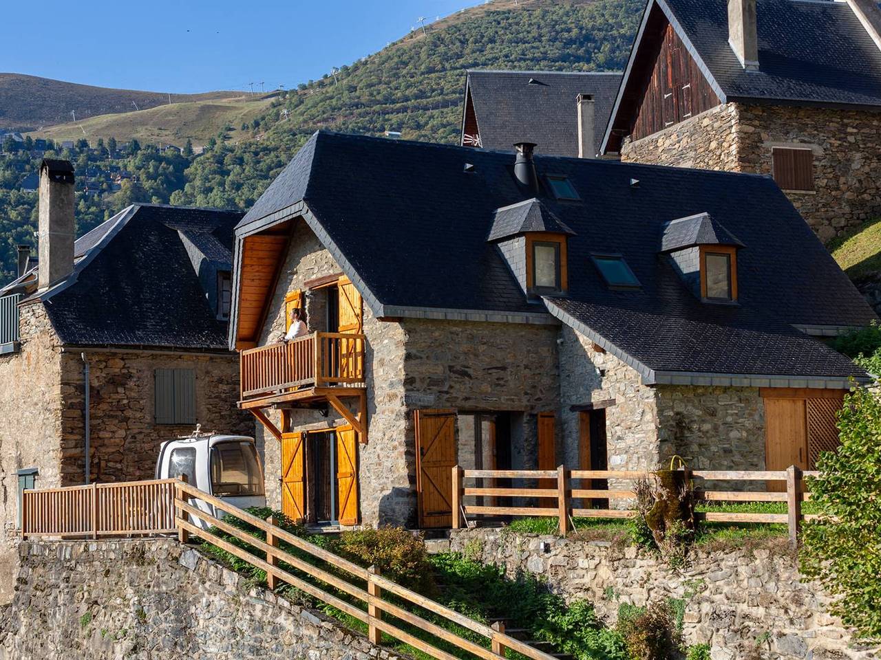 Pyrenean chalet in Soulan for 12 ppl., Wifi, close to skiing in Saint-Lary-Soulan, Pyrenees National Park