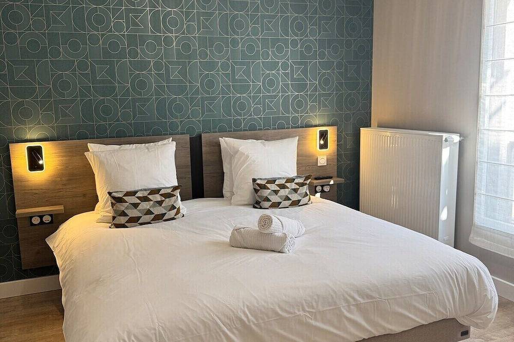 Entire apartment, Apartment-Private Bathroom-Apartment-Garden view-Dream Apartments in Chessy, Seine-et-Marne