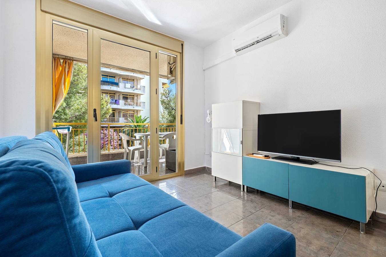 Ganze Wohnung, Apartment 'Ct2' mit Gemeinschaftspool, Wlan und Klimaanlage in Cala dels Capellans (Salou), Salou