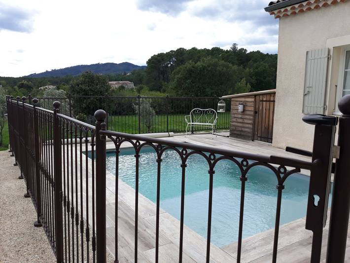 Villa pour 9 personnes, avec terrasse ainsi que jardin et piscine, animaux acceptés en Ardèche - 4