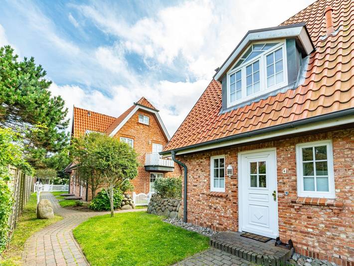 Ganze Ferienwohnung, Lerchenpark Nordlicht - Ferienhausteil für bis zu 4 Personen mit Garten - nur 350 Meter zum Strand! in Westerland, Sylt (Gemeinde)