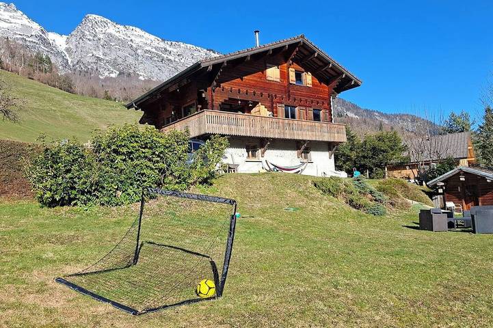Gîte pour 11 personnes, avec Balcon ainsi que Jardin et Sauna à Les Clefs