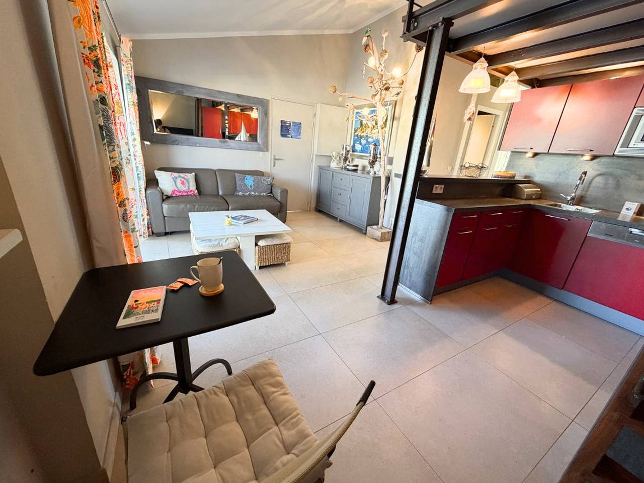 Entire apartment, Renovated apartment with Internet, 2 bedrooms, parking in Port Grimaud in Port Grimaud, Grimaud