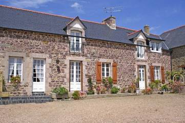 Gîte pour 6 personnes, avec jardin à Pléboulle