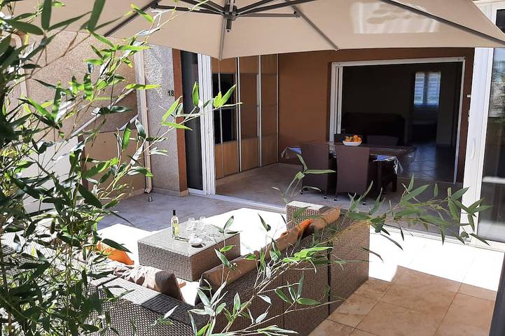 Vacation rental for 6 people, with yard and terrace as well as pool in Corsica