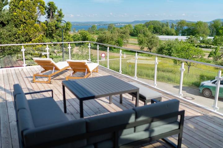 Ganze Wohnung, Luxus-Ferienwohnung Seesehnsucht Höri mit Seeblick und Whirlpoolbadewanne. in Gaienhofen, Untersee