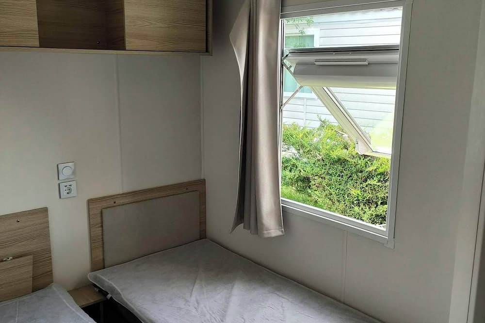 Comfortable mobile-home rental in a 4* campsite, Le lac des rêves. in Lattes, Côte d'Améthyste
