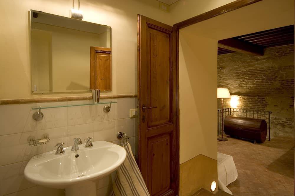 Entire apartment, Perugino vacation apartment with garden and pool in Montefalco, Perugia Province