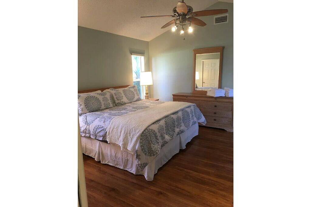 Charming Guest House on Private 5 Acre Riverfront Estate with Dock in Clay County (FL)