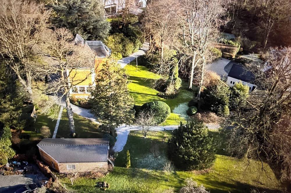 Spacious 6-bedroom villa with Wifi and fitness room in charming Overijse in Overijse, Flämisch-Brabant