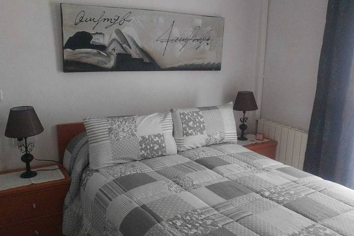 Ferienwohnung für 5 Personen, mit Balkon und Pool sowie Garten, mit Haustier in Blanes