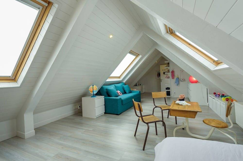 Maison de vacances avec piscine intérieure chauffée in Plouguin, Région de Brest