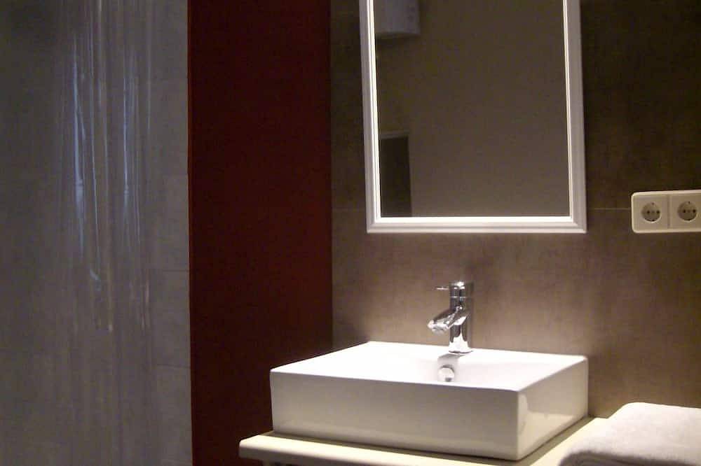 Ganze Wohnung, Wohnen in modernen Apartements - mit Kulturcafe, vegetarischer Küche und mehr.. in Luckenwalde, Teltow-Fläming