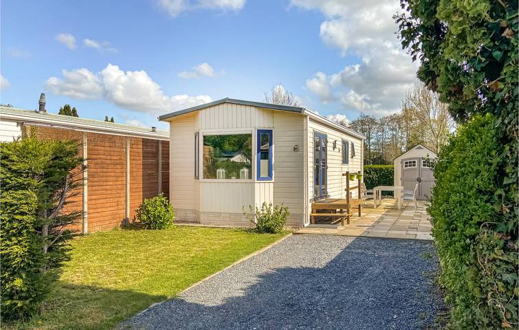 Ferienhaus für 4 Personen, mit Garten und Pool sowie Terrasse, mit Haustier