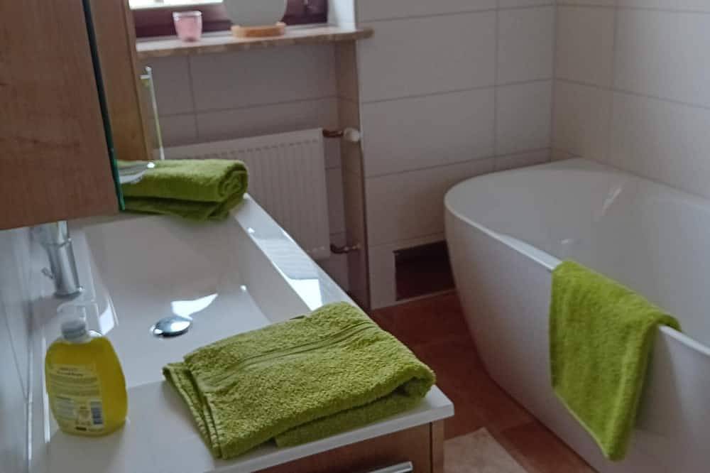 Ganze Wohnung, Ferienwohnung mit E-Bike Lade- und Abstellplätze in Oberviechtach, Naturpark Oberpfälzer Wald