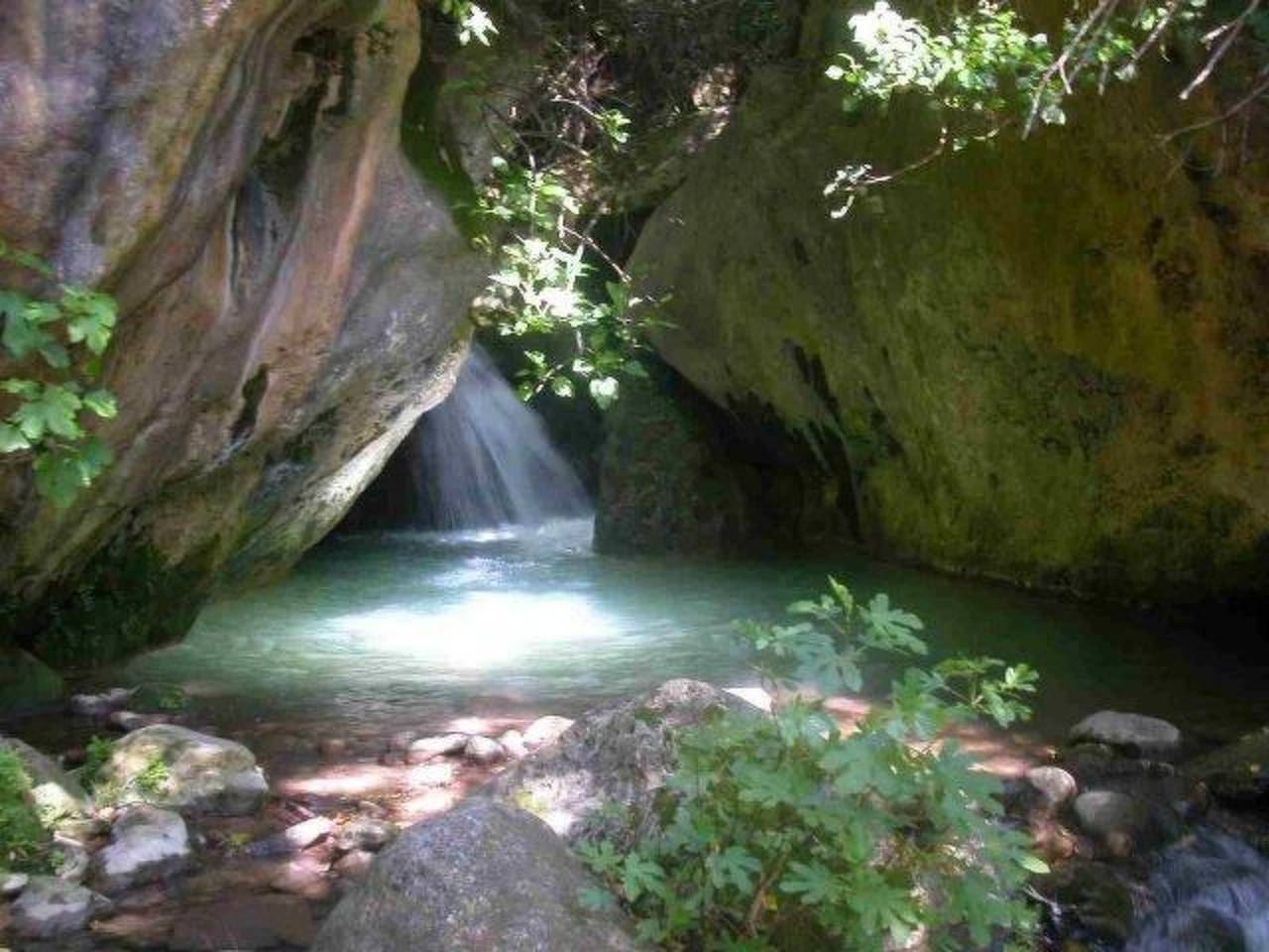 Mit Terrasse in der Nähe eines Wasserfalls in Grazalema, Pueblos Blancos