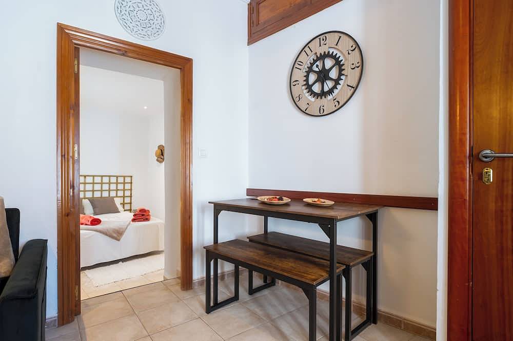 Entire apartment, Apartment 'Giraldilla' with Shared Garden, Wi-Fi and Air Conditioning in Carmona, Sevilla Province