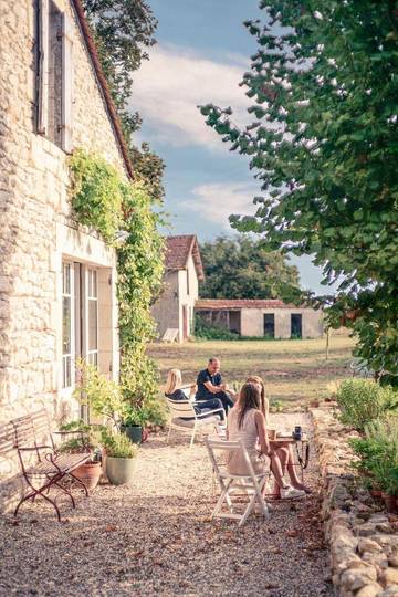 Chambre d’hôte pour 2 personnes, avec jardin ainsi que terrasse et vue à Vertheuil
