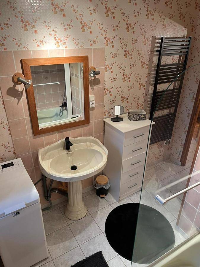 Location de vacances pour 6 personnes, avec vue et jardin à Montgreleix - 2