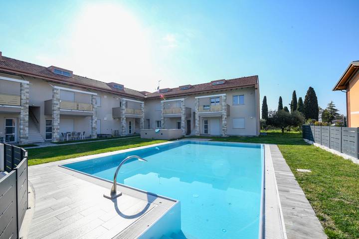 Appartamento per 5 persone, con giardino e piscina in Gardaland
