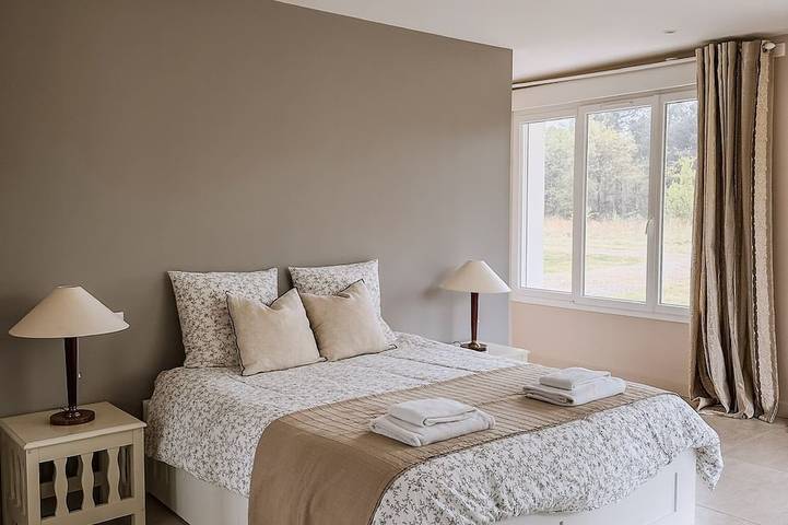 Location de vacances pour 4 personnes, avec terrasse ainsi que jacuzzi et jardin à Saint-Étienne-de-Chigny - 2