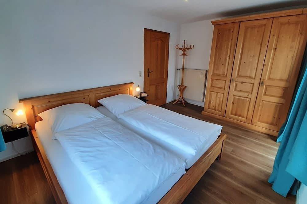 Ferienwohnung Steinplatte, 3-Sterne mit 45 qm, Zuhaus, Balkon in Gollenshausen am Chiemsee, Gstadt am Chiemsee