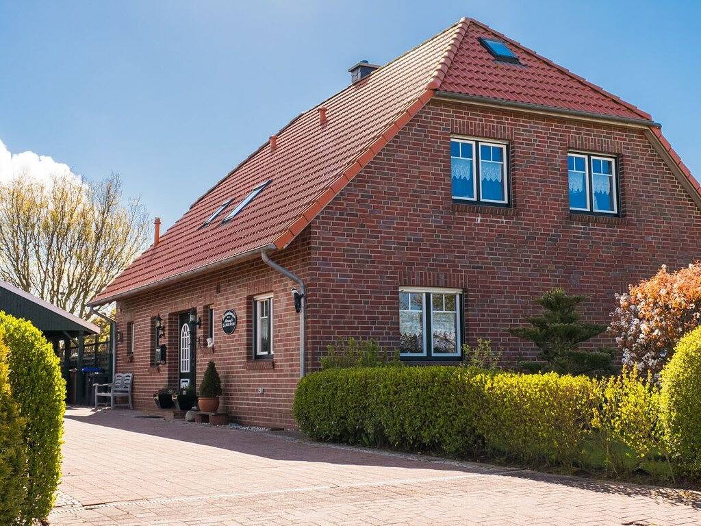Leuchtturm Minsen Schillig mit Hund in Minsen, Wangerland