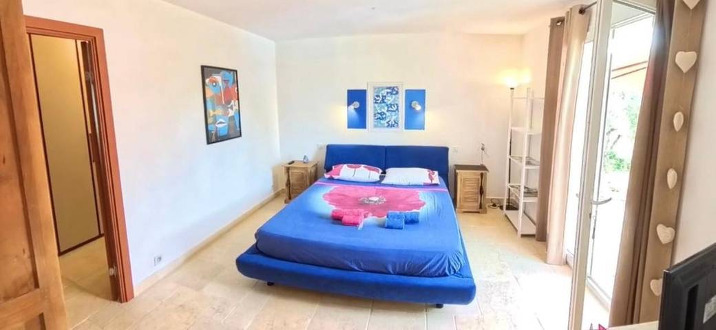 Chambre d’hôte pour 3 personnes, avec Terrasse et Jardin ainsi que Piscine et Vue à Flayosc