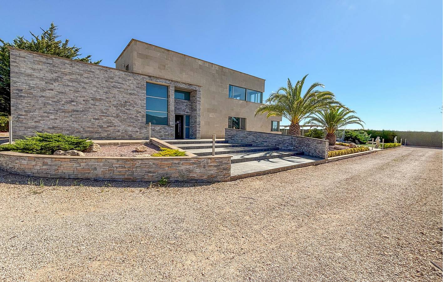 Modern Apartment with Pool, Terrace & Garage near Beach in Yecla, Murcia Inland