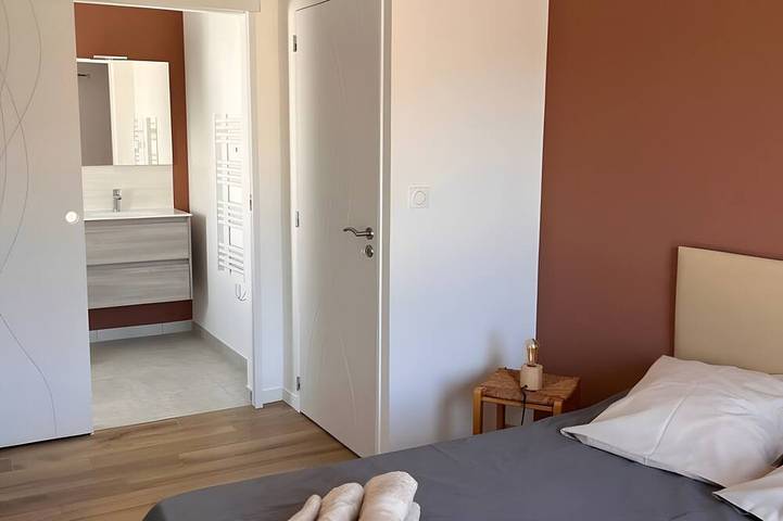 Location de vacances pour 2 personnes, avec piscine et jardin à Lanvollon