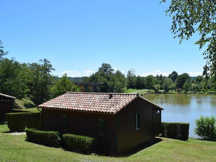 Camping et Village Vacances Le Lac  - Chalet 6 personnes - Chalet in Boulogne-sur-Gesse, Haute-Garonne